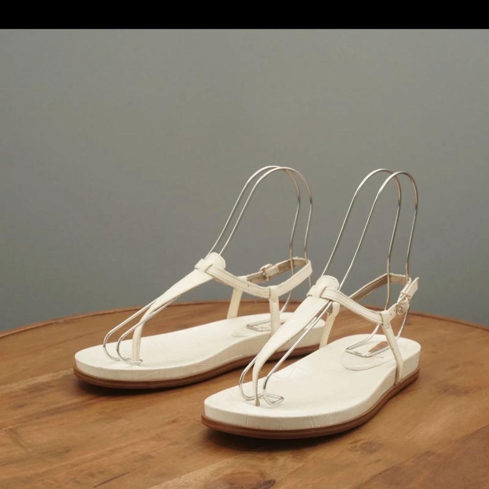 Sam Edleman Womens Naomi Thong leather toe sandal.